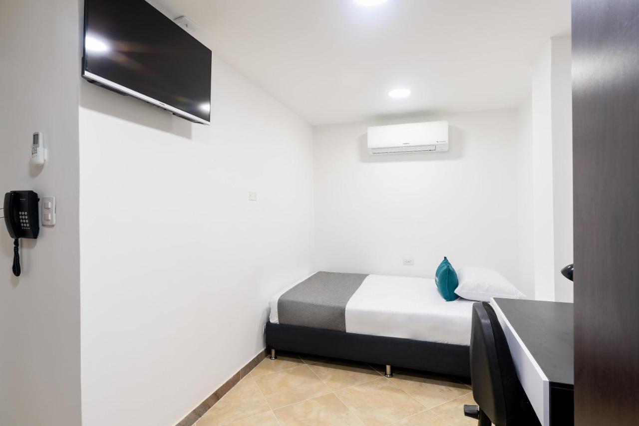 Ayenda Coliving La 78A Hotel Medellin Bagian luar foto