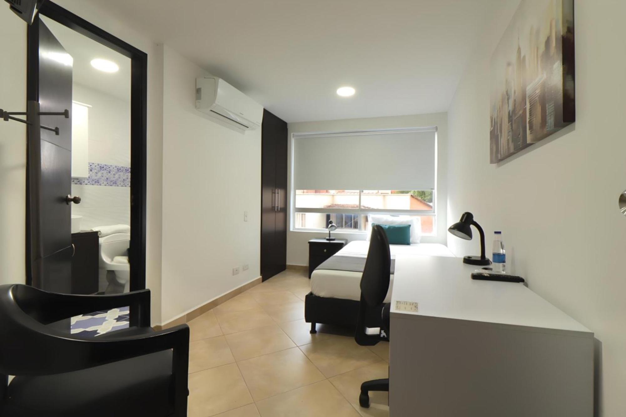 Ayenda Coliving La 78A Hotel Medellin Bagian luar foto